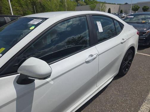 Ice Cap 2026 Toyota Camry SE