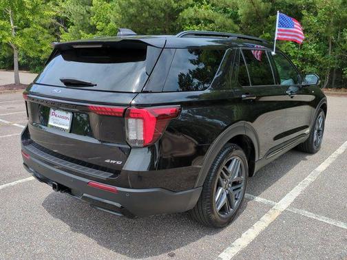 Black Metallic 2025 Ford Explorer ST-Line
