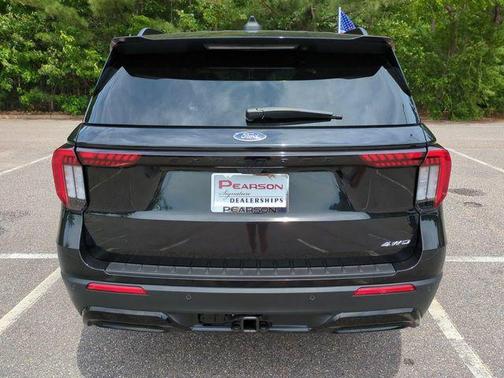 Black Metallic 2025 Ford Explorer ST-Line