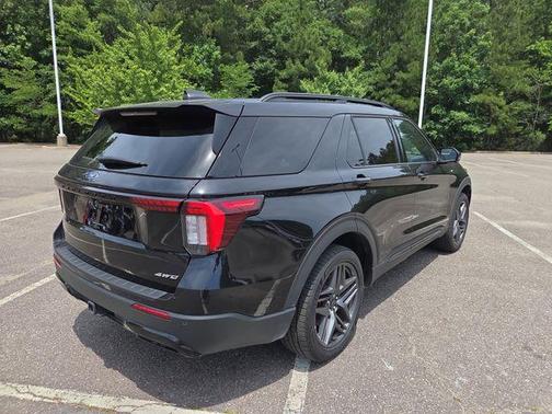Black Metallic 2025 Ford Explorer ST-Line