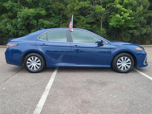 2024 Toyota Camry Hybrid LE