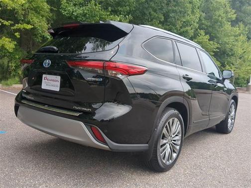2021 Toyota Highlander Hybrid Platinum