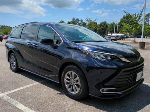 2022 Toyota Sienna XLE 8 Passenger