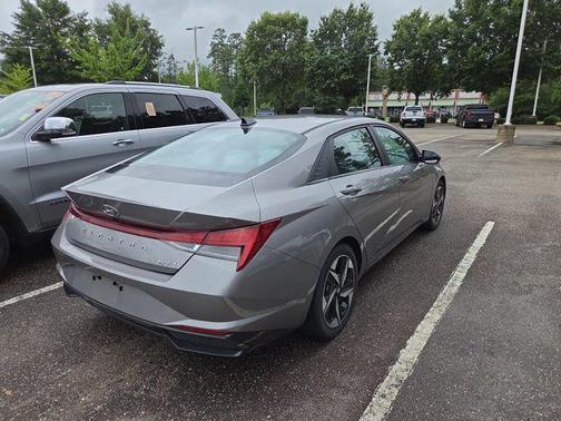 Fluid Metal 2023 Hyundai ELANTRA HEV Limited