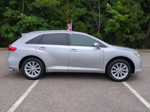 Classic Silver Metallic 2010 Toyota Venza Base
