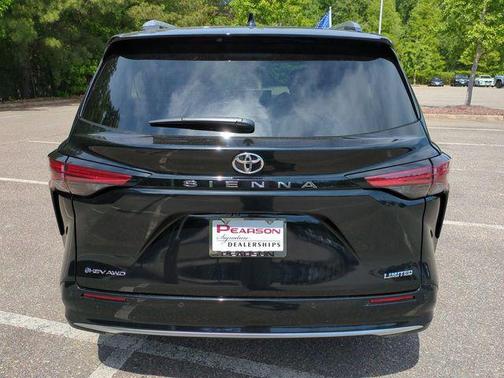 Midnight Black Metallic 2026 Toyota Sienna Limited