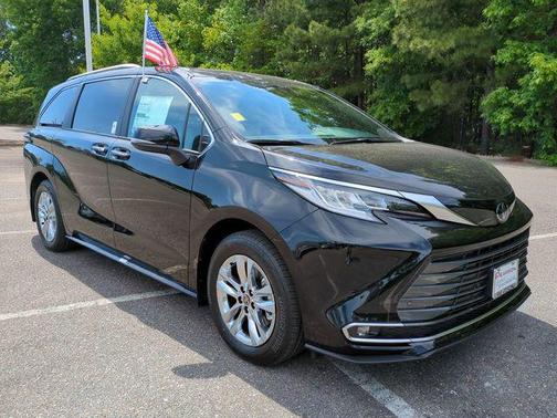 Midnight Black Metallic 2026 Toyota Sienna Limited