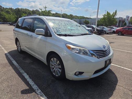 Blizzard Pearl 2015 Toyota Sienna XLE Premium
