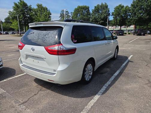 Blizzard Pearl 2015 Toyota Sienna XLE Premium
