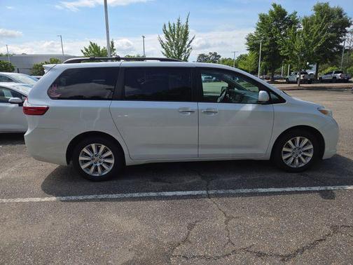 Blizzard Pearl 2015 Toyota Sienna XLE Premium
