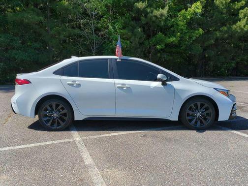 Ice Cap 2024 Toyota Corolla Hybrid SE