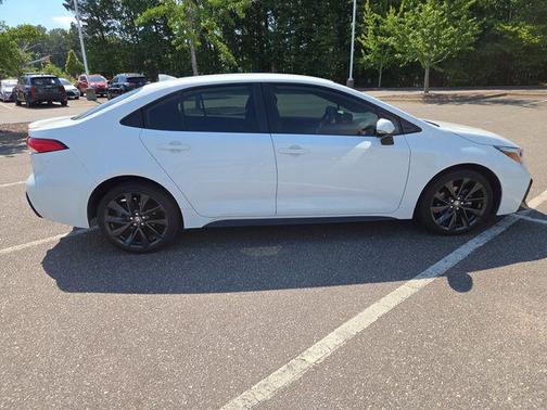 Ice Cap 2024 Toyota Corolla Hybrid SE