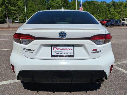 Ice Cap 2024 Toyota Corolla Hybrid SE