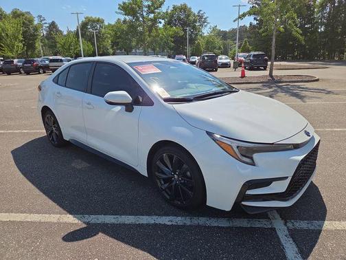 Ice Cap 2024 Toyota Corolla Hybrid SE