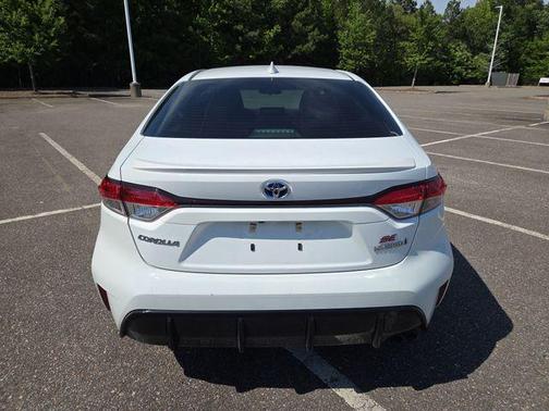 Ice Cap 2024 Toyota Corolla Hybrid SE