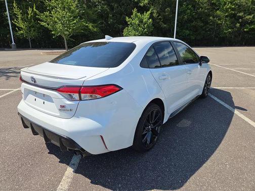 Ice Cap 2024 Toyota Corolla Hybrid SE
