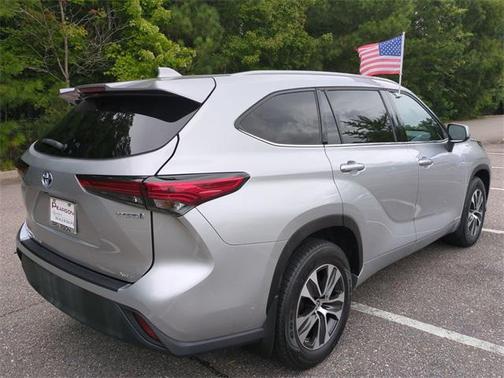 2022 Toyota Highlander Hybrid XLE