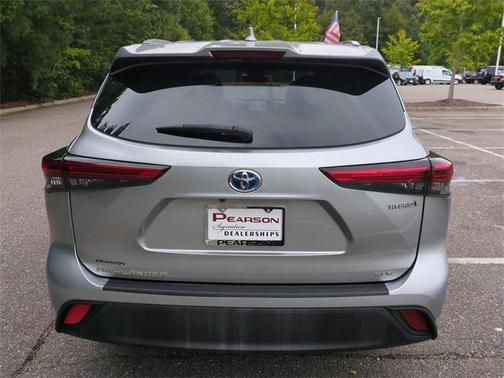 2022 Toyota Highlander Hybrid XLE