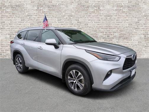 2022 Toyota Highlander Hybrid XLE