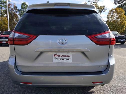 2020 Toyota Sienna XLE