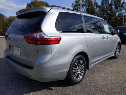 2020 Toyota Sienna XLE