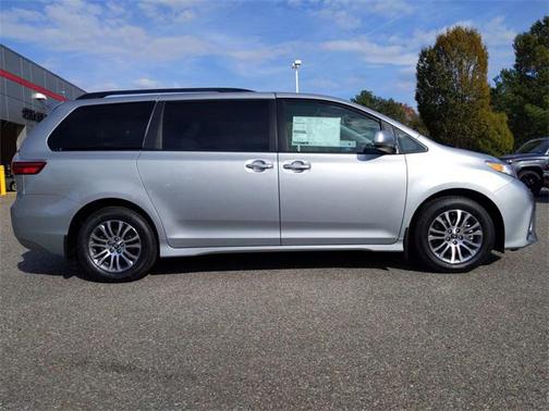 2020 Toyota Sienna XLE