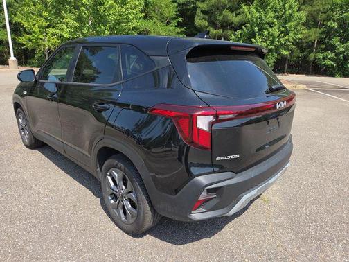 Fusion Black 2026 Kia Seltos LX