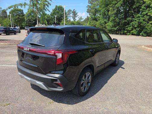 Fusion Black 2026 Kia Seltos LX