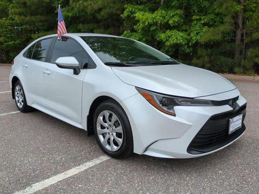 Pearl 2025 Toyota Corolla LE