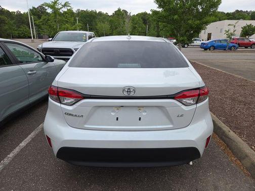 Pearl 2025 Toyota Corolla LE