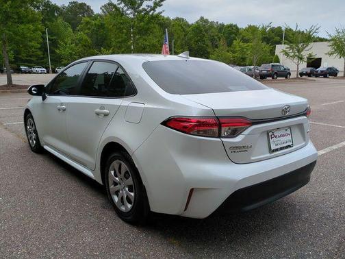 Pearl 2025 Toyota Corolla LE