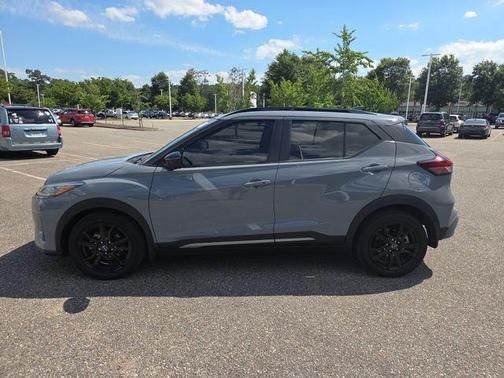 Boulder Gray Pearl 2023 Nissan Kicks SR