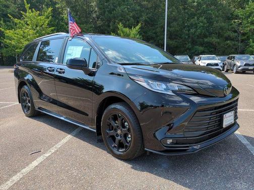 Midnight Black Metallic 2026 Toyota Sienna Woodland Edition