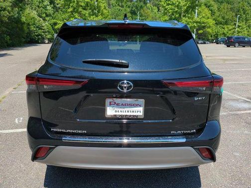 Midnight Black Metallic 2026 Toyota Highlander Hybrid Platinum