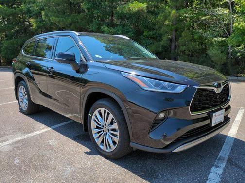 Midnight Black Metallic 2026 Toyota Highlander Hybrid Platinum