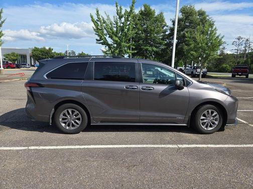Predawn Gray Mica 2021 Toyota Sienna XLE 7 Passenger