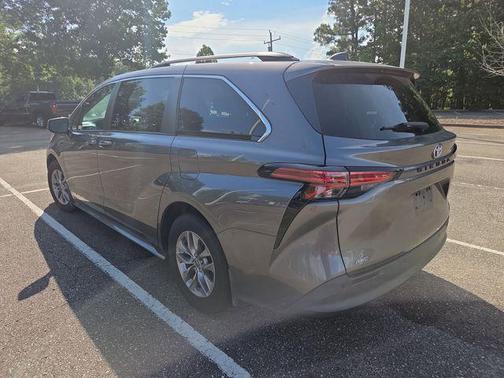 Predawn Gray Mica 2021 Toyota Sienna XLE 7 Passenger