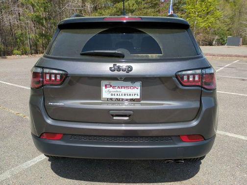 Granite Crystal Metallic Clearcoat 2022 Jeep Compass Latitude