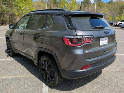 Granite Crystal Metallic Clearcoat 2022 Jeep Compass Latitude