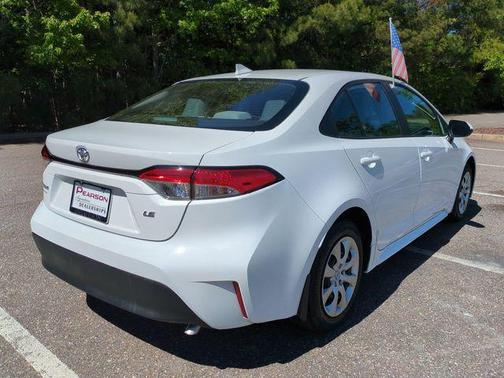 Ice Cap 2025 Toyota Corolla LE