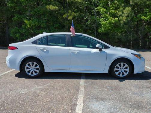Ice Cap 2025 Toyota Corolla LE