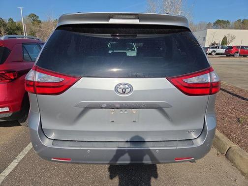 2017 Toyota Sienna XLE Premium