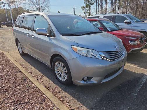 2017 Toyota Sienna XLE Premium