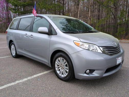 Silver Sky Metallic 2017 Toyota Sienna XLE Premium