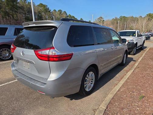 2017 Toyota Sienna XLE Premium