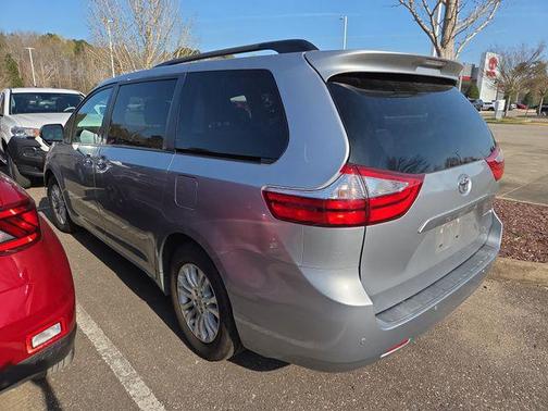 2017 Toyota Sienna XLE Premium