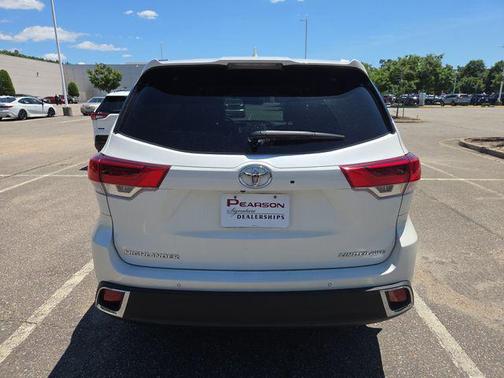 Blizzard Pearl 2019 Toyota Highlander Limited