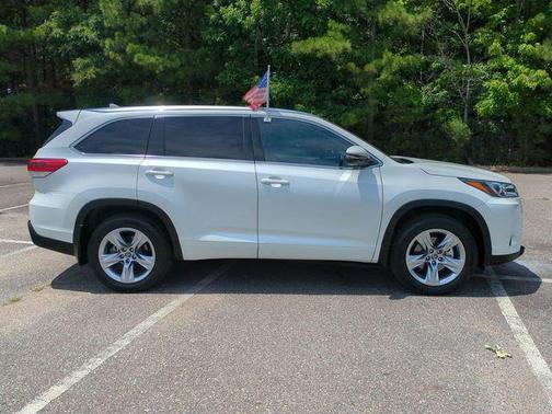 Blizzard Pearl 2019 Toyota Highlander Limited