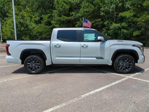 2025 Toyota Tundra Hybrid Platinum