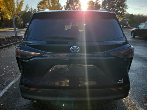 2024 Toyota Sienna XLE
